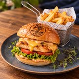 Sajtos csirke burger